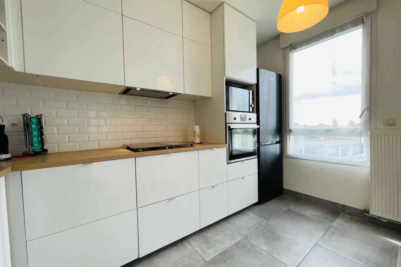 Bright Apartment In A New Building With Garage Tours Exterior foto
